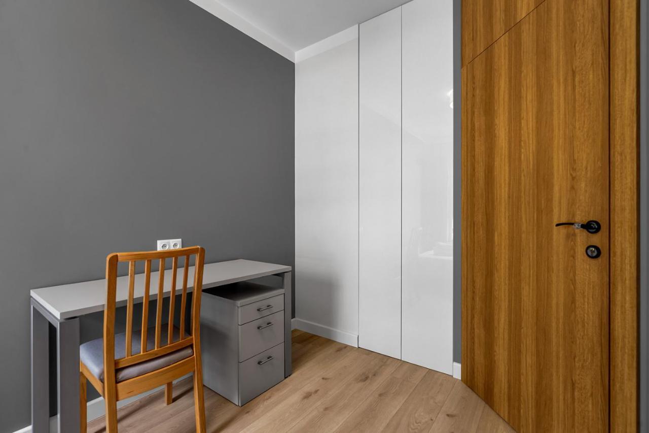 Lotnisko Chopina Modern Apartment Varşovia Exterior foto