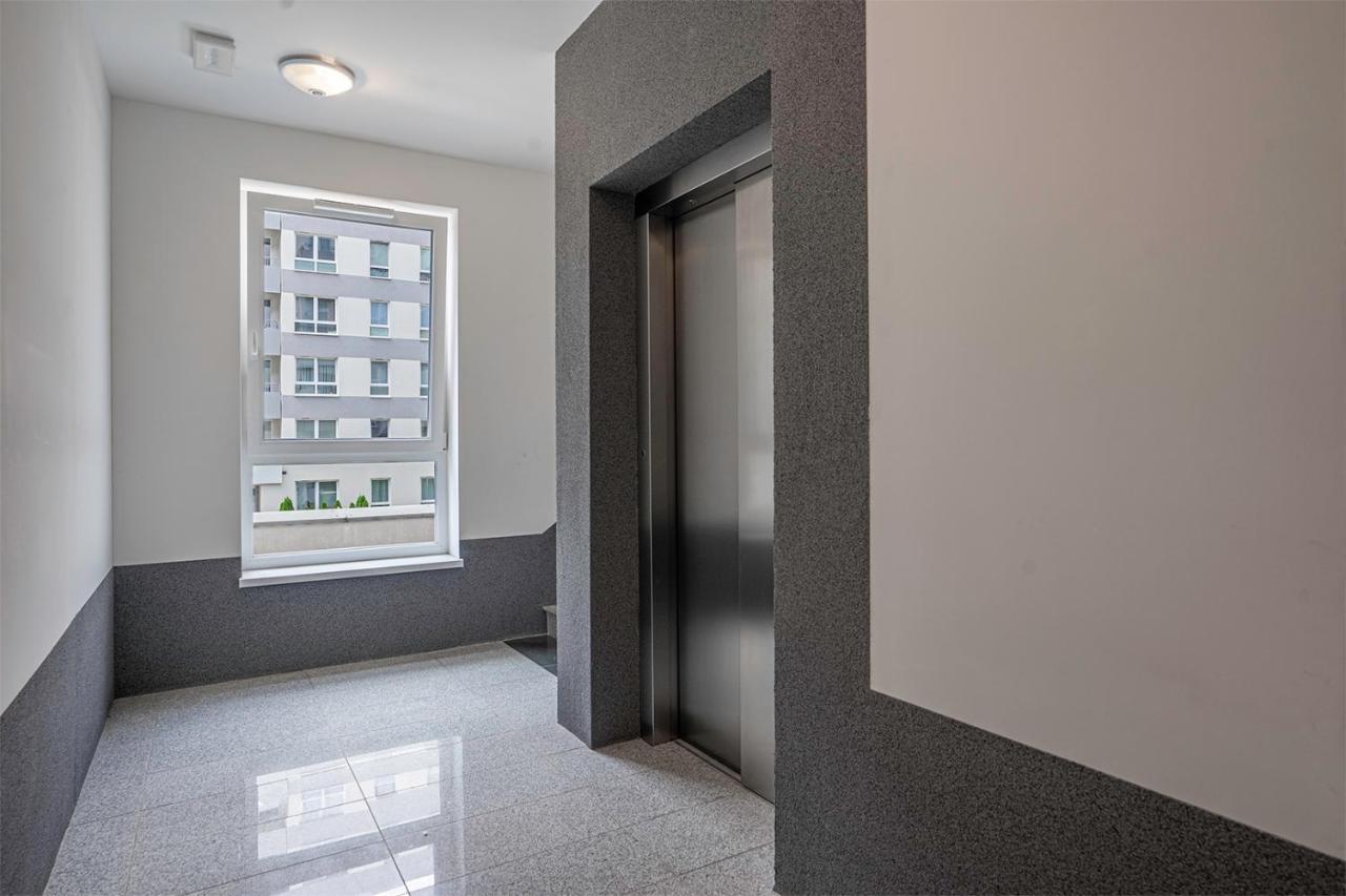 Lotnisko Chopina Modern Apartment Varşovia Exterior foto