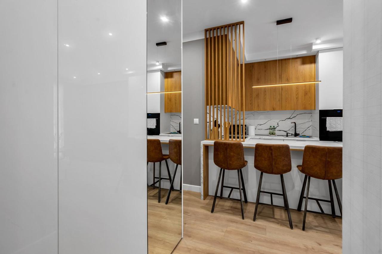 Lotnisko Chopina Modern Apartment Varşovia Exterior foto